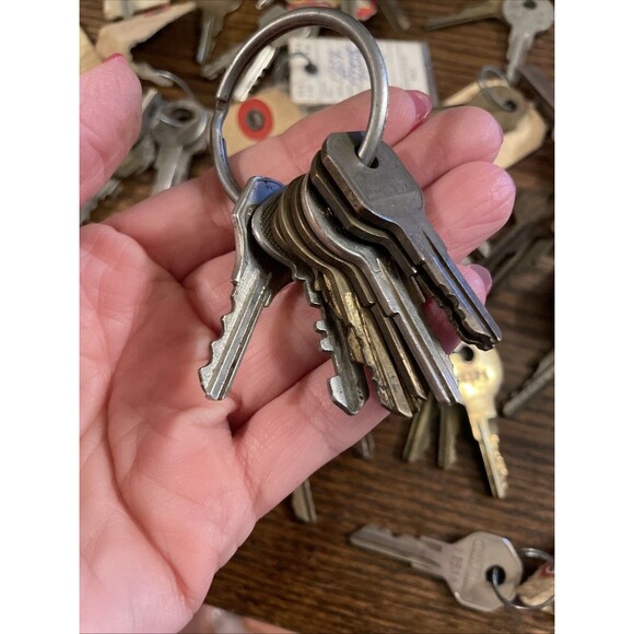 Lot of Old Keys Original Vintage Car Dealership Gas Locks Misc Ford Mercury - Picture 14 of 14